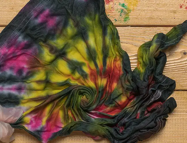 Tie dye, Tie dye is in popularity today, History of Tie dye, Tie dye Pattern, Benefits of Tie dye techniques, How to care for Tie dye clothes?, Tie And Dye Prints, Tie Dye Shirts for Men, Tie Dye Dress for Summer, tie-dye shirt for Women, Unique Tie-Dye Patterns, Patterns for Summer Outfits