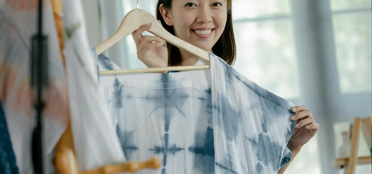 Tie dye, Tie dye is in popularity today, History of Tie dye, Tie dye Pattern, Benefits of Tie dye techniques, How to care for Tie dye clothes?, Tie And Dye Prints, Tie Dye Shirts for Men, Tie Dye Dress for Summer, tie-dye shirt for Women, Unique Tie-Dye Patterns, Patterns for Summer Outfits