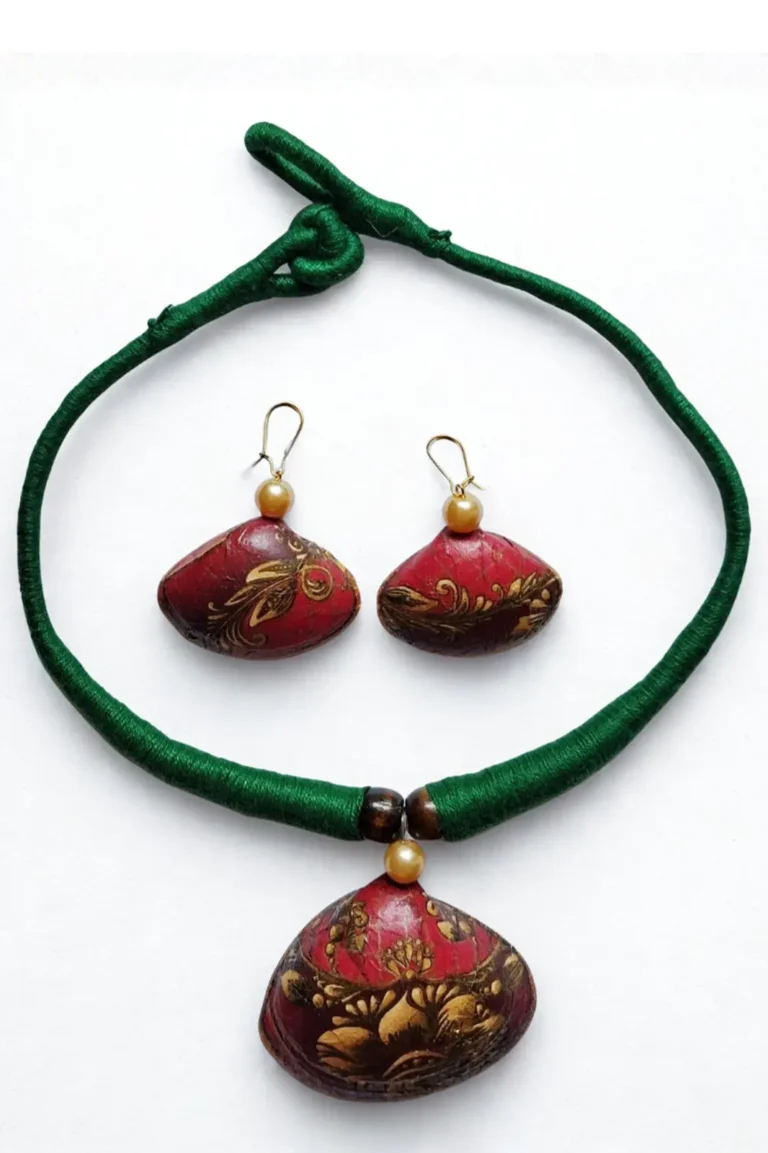 Joa Hasli Necklace Set Green Handmade Shell Jewellery, Green Necklace, Sea Shell Necklace, Handmade Jewellery Online, Handmade Ethnic Jewellery, Round Necklace, Shell Jewellery, Sustainable Jewellery, Goa Jewellery, Sepia Stories, Jack Of All