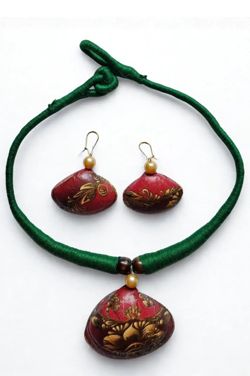 Joa Hasli Necklace Set Green Handmade Shell Jewellery, Green Necklace, Sea Shell Necklace, Handmade Jewellery Online, Handmade Ethnic Jewellery, Round Necklace, Shell Jewellery, Sustainable Jewellery, Goa Jewellery, Sepia Stories, Jack Of All