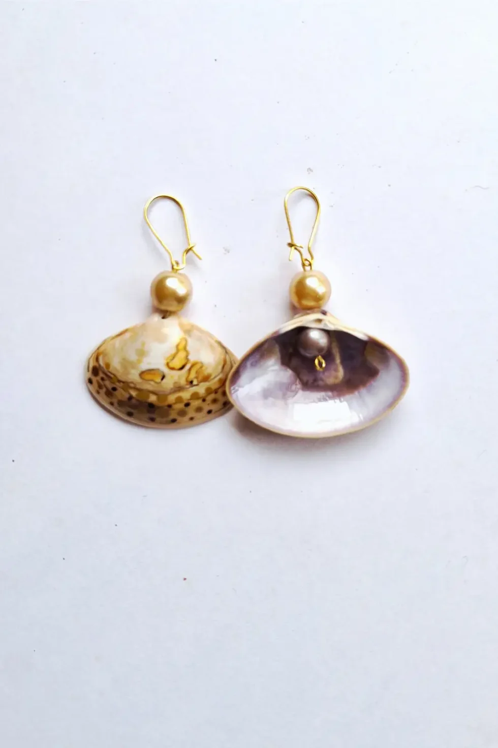 JOA Gold And Natural Small Handpainted Goa Earrings, Creative Earrings, Funky Earrings, Casual Earrings, Sea Shell Earrings, Designer Earrings, Themed Earrings, Hand Painted Earrings Jewelry, Shell Earrings, Sea Shell Earrings, Designer Earrings, Sustainable Jewellery, Sepia Stories, Jack Of All,